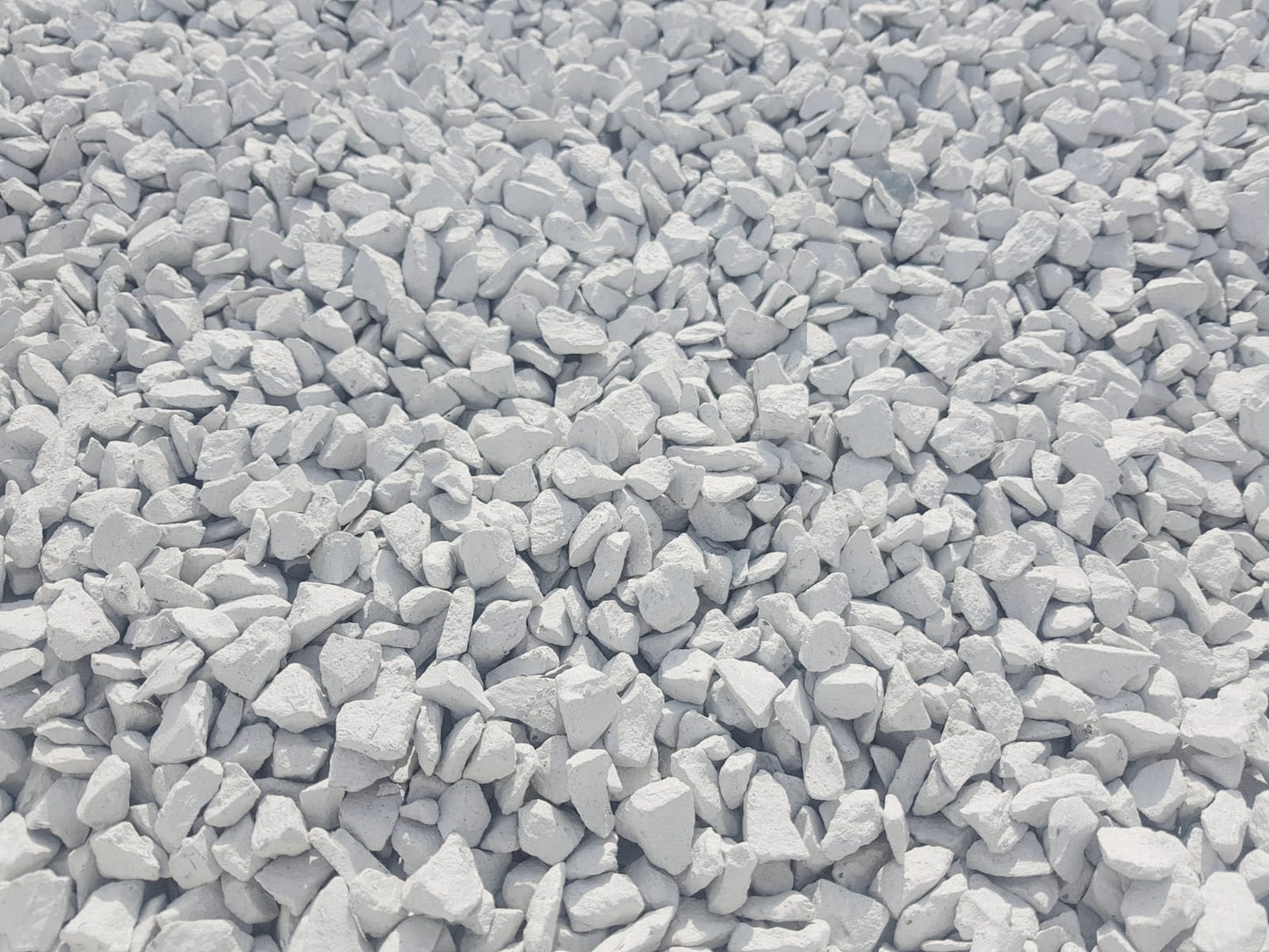 White Decorative Coloured Stone 900kg